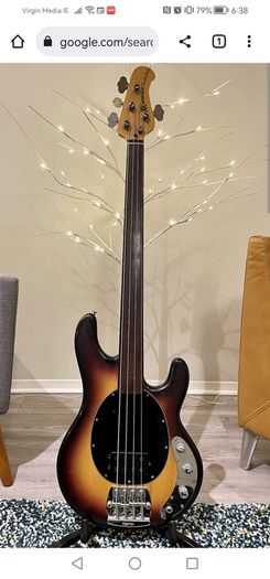 musicman fretless stingray