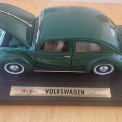 Maisto Volkswagen 1951 1:18 Green Diecast Model
