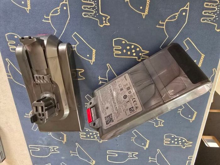 Genuine Dyson click in batteries