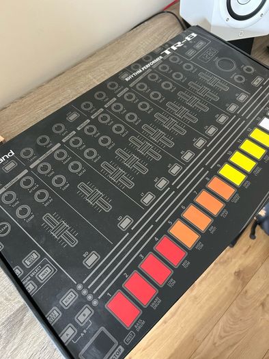 Roland TR8