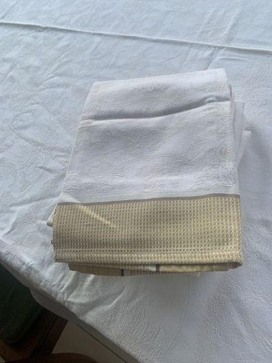 Jacquard Paris tablecloth and 8 napkins