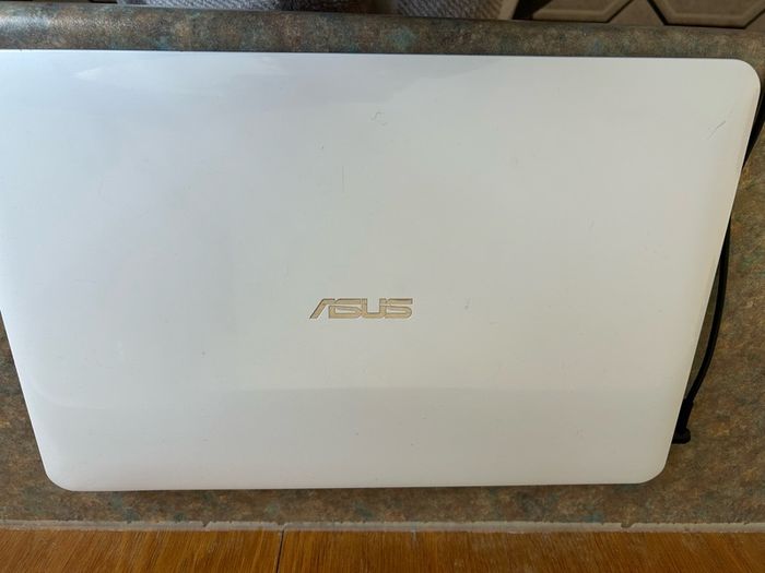 ASUS F550L Laptop (No Charger) | Intel Core i7 | Nvidia GeForce 820M