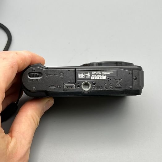 Sony DSC-H70 16.1MP Digital Camera Black - Full Kit