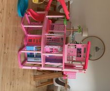 Barbie Dreamhouse Dolls House