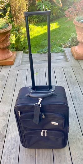Compact wheelie travel suitcase