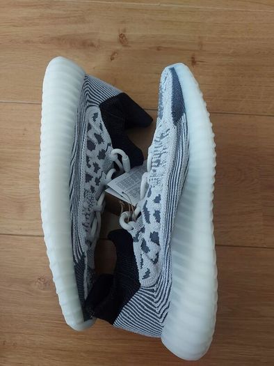Yeezy 350 V2 UK 10 and UK 11