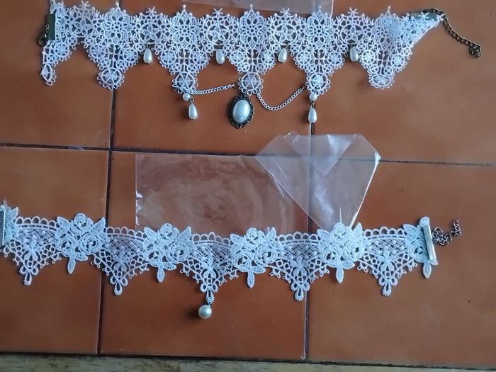 new 2 lace necklaces
