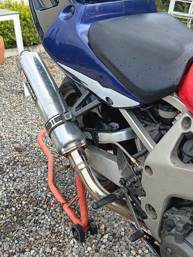 Honda Fireblade 98/99 model.