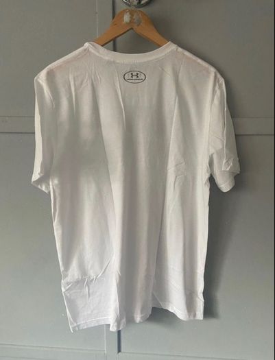 BNWT Under Armour Top - L