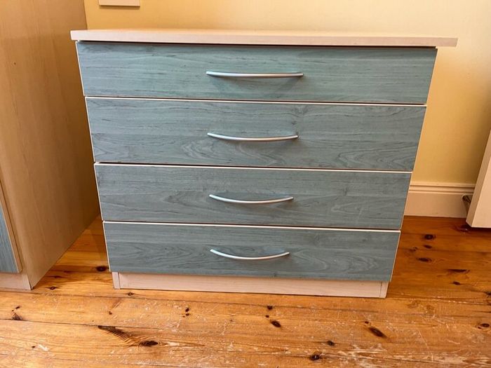 Chest of drawers