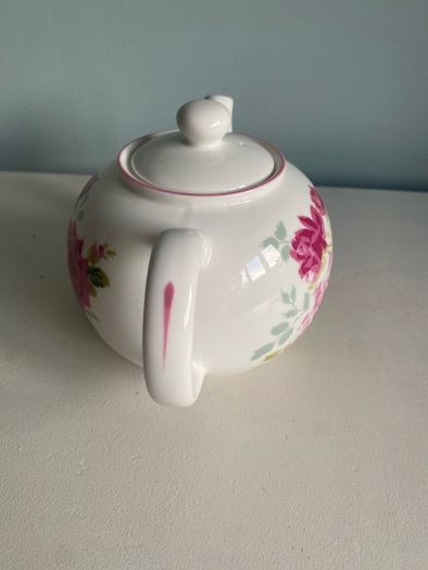 Nina Campbell by Roy Kirkham pink Roses tea pot