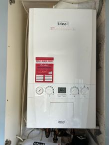 Gas combi boiler