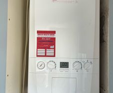 Gas combi boiler