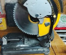 dewalt 240v steel cutting mitre saw with blade 12inch