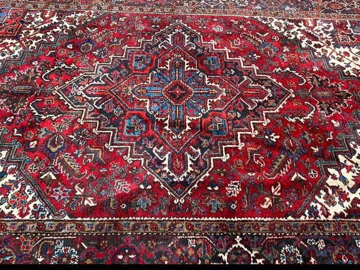 Classic Large Persian Heriz Hand Knotted Carpet Rug