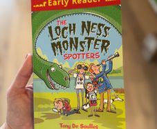 The Loch Ness Monster Spotters (Early Reader) by Tony De Saulles