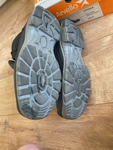Workwear safety boots