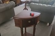 mahogny corner table