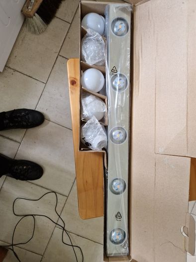 5 Bulb Bar Light new, never used