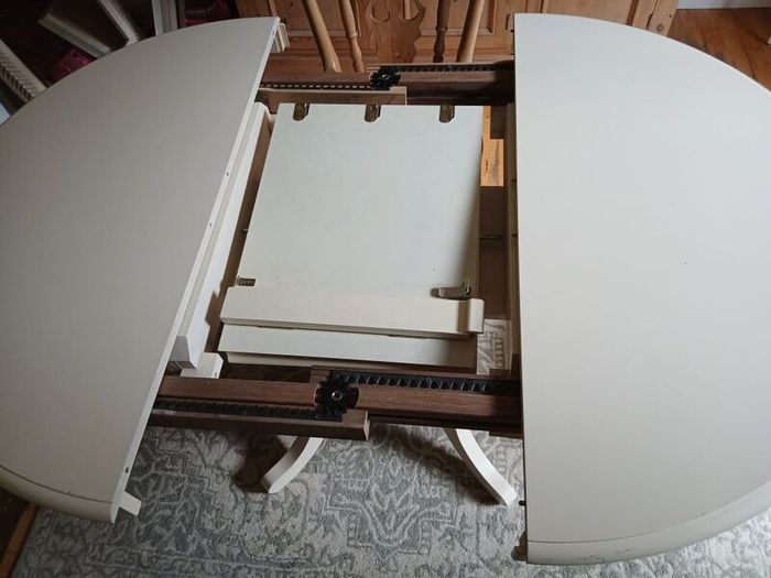Round Kitchen Table