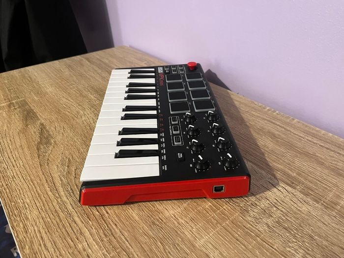 Akai MPK Mini MKII MIDI Keyboard, Mint Condition in Box with Cables & Manuals