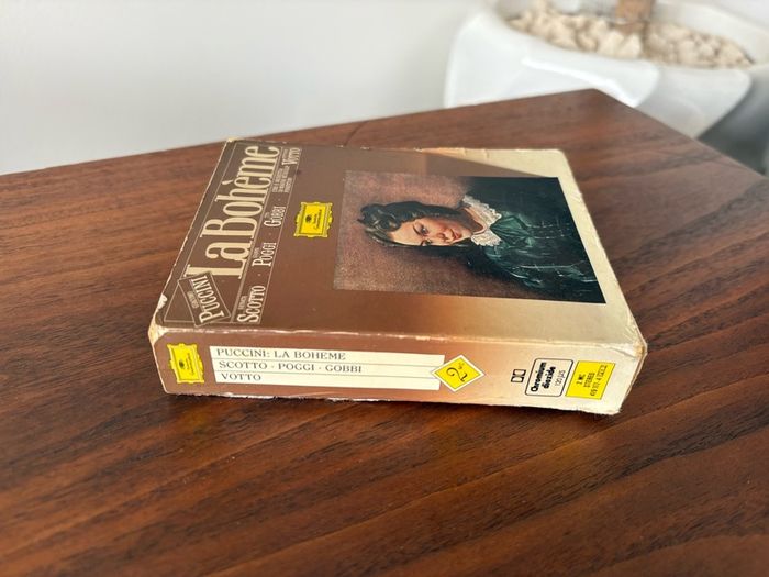 Rare Deutsche Grammophon. Puccini - La Boheme. Two-cassette box set with 245 page booklet. Chromium Dioxide tape. Very rare and in excellent condition.