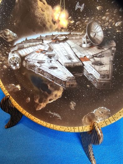 Decorative plate ,STAR WARS The Millennium Falcon The Hamilton Collection Collectors Plate 1994 , ornament