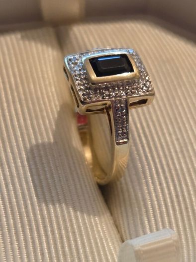9ct Gold and Sapphire Ring