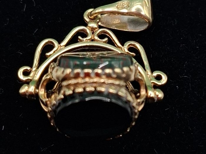 9ct yellow gold swivel fob
