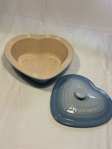 Le creuset heart stoneware in Coastal blue