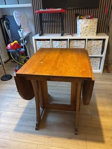 Fold out table