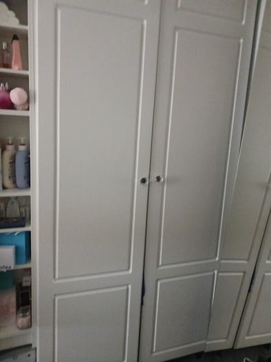 4 Wardrobe doors.