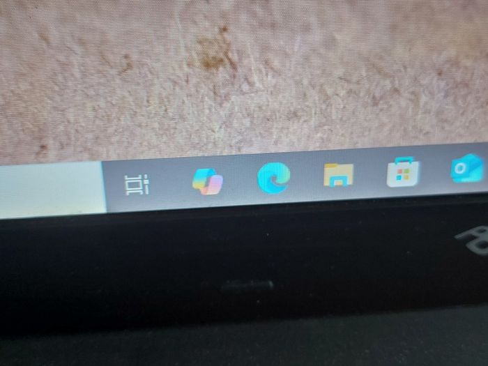 Packard Bell 15.6 inch Laptop, Model mNo. P5WS0, Intel Core i3-2310M CPU, 2.1GHz, 6GB Ram, 500GB Ram, Windows 10, Microsoft Edge, Chrome and VLC