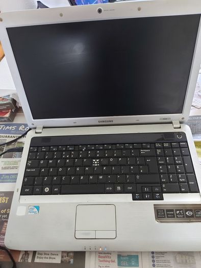 Samsung R530, Red, Intel Pentium Dual Core CPU T4400, 2.2GHz, Windows 7 Ultimate 32 bit, 4GB Ram, 150GB HDD, Opera, Chrome and VLC