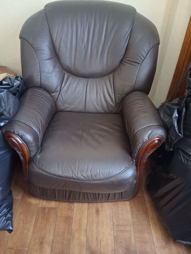 Leather 2 seater & 2 x 1 seaters.
