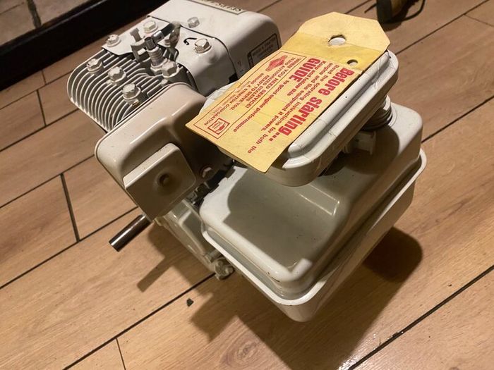 Briggs & Stratton 4 stroke engine, 1970 unused.