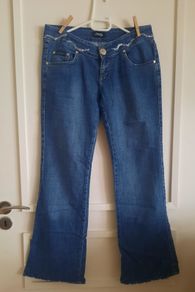 Dolce and Gabbana ladies denim diamante design jeans 31 waist and 31 leg in very good condition with no issues see last two photos for exact measurements FREE STANDARD POSTAGE INCLUDED