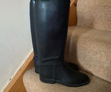 Riding boots size uk2-3