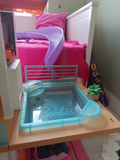 barbie house + dolls + accessories