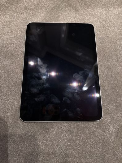 Apple iPad 10th Gen (A2696) 10.9" 64GB - Silver, Wifi