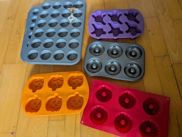 Cake Molds Job Lot