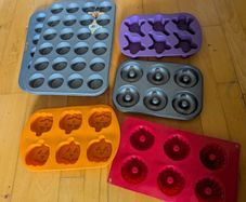 Cake Molds Job Lot