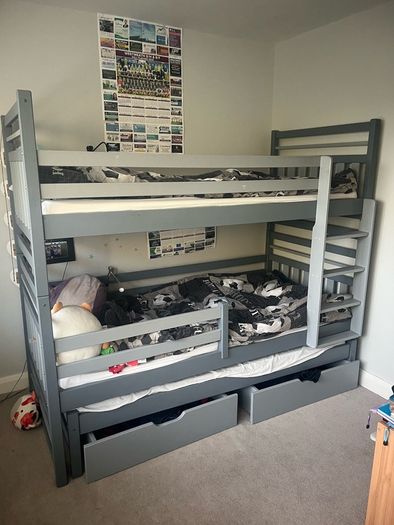 Triple bunk beds