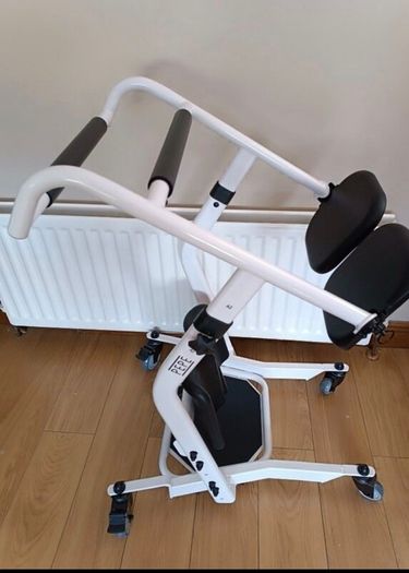 Mobility standing transfer chair