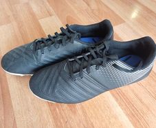 Soccer shoes