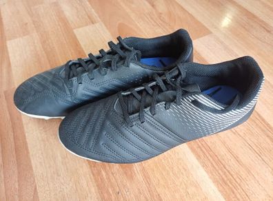 Soccer shoes