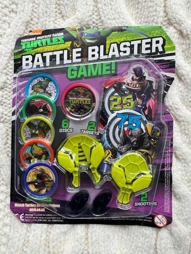 TMNT Battle Blaster Game Teenage Mutant Ninja Turtles DAMAGED BOX PLease look at the pictures