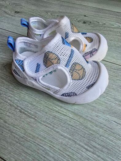 Baby shoes size 21