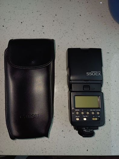 Canon EOS 5D Mark II + EF 24 - 105mm 1:4 L IS USM. Execellent condtion l. Fully ready setup