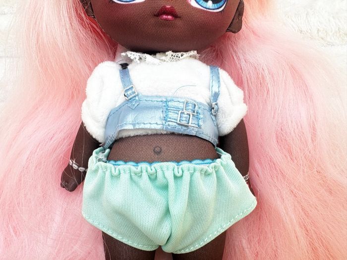 Na! Na! Na! Surprise Lila Lamb Teens Fashion Doll  aprox. 11" Used Please see photos